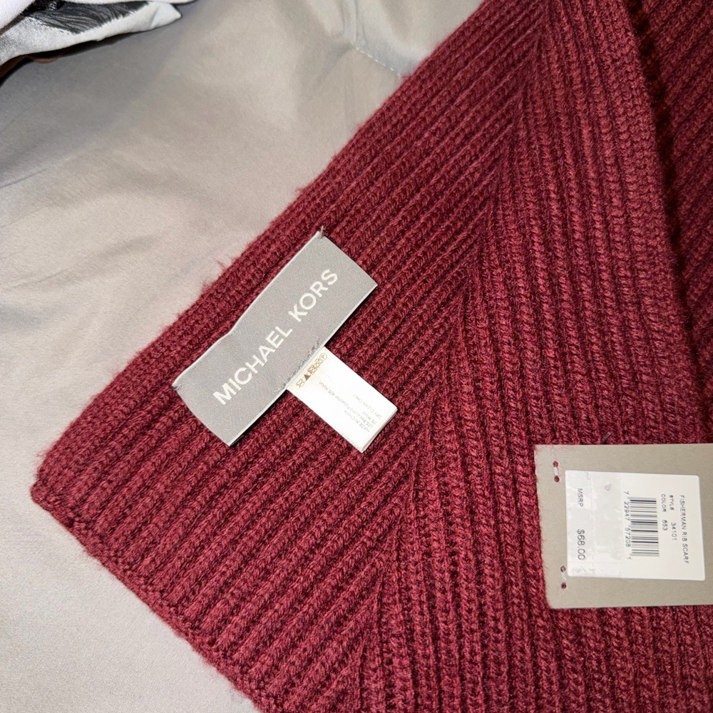 Michael Kors Burgundy Knit Scarf. NWT - Picture 4 of 4